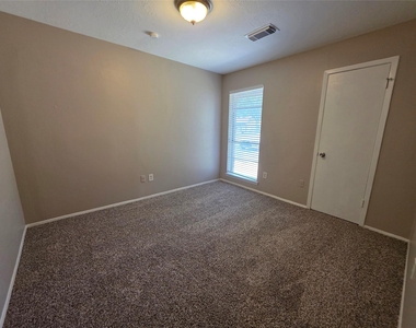 926 Redway Lane - Photo Thumbnail 9
