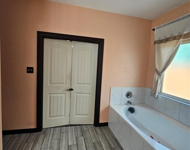 13922 Somersworth Drive - Photo Thumbnail 9