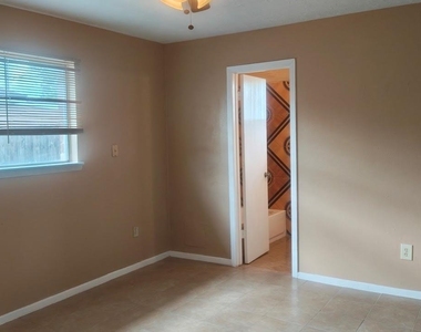 15434 Indian Woods Drive - Photo Thumbnail 4