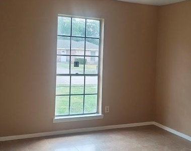 15434 Indian Woods Drive - Photo Thumbnail 6
