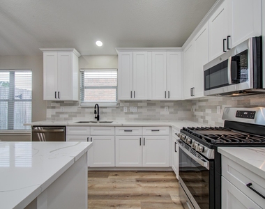 4506 Knights Court - Photo Thumbnail 9