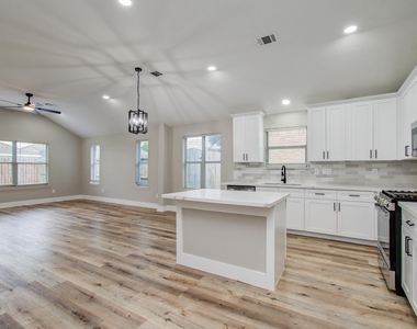 4506 Knights Court - Photo Thumbnail 5
