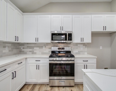 4506 Knights Court - Photo Thumbnail 11
