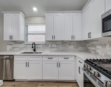 4506 Knights Court - Photo Thumbnail 10