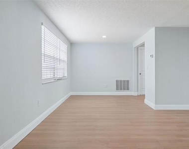 3115 Palamore Drive - Photo Thumbnail 7