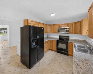 20105 Suncrest Drive - Photo Thumbnail 6