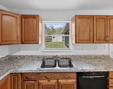 20105 Suncrest Drive - Photo Thumbnail 5