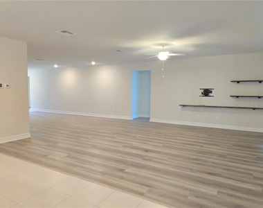 13814 Tonya Anne Drive - Photo Thumbnail 5