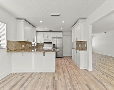 271 Nw 35th Street - Photo Thumbnail 10