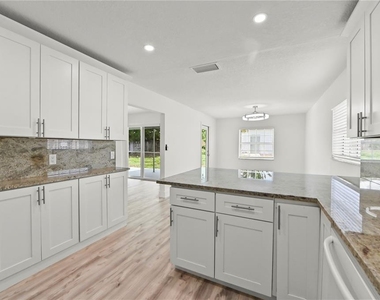 271 Nw 35th Street - Photo Thumbnail 12