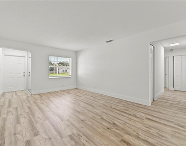 271 Nw 35th Street - Photo Thumbnail 2