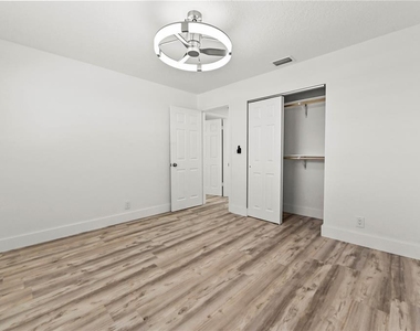 271 Nw 35th Street - Photo Thumbnail 17