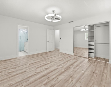 271 Nw 35th Street - Photo Thumbnail 25