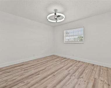 271 Nw 35th Street - Photo Thumbnail 16