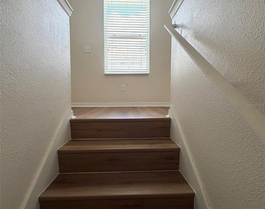 7572 Tuscan Bay Circle - Photo Thumbnail 3