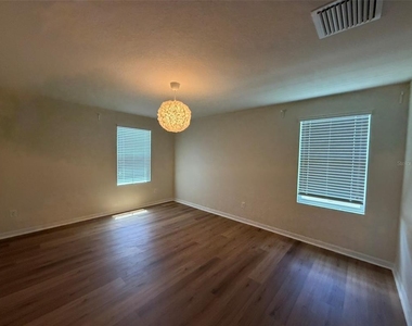 7572 Tuscan Bay Circle - Photo Thumbnail 9