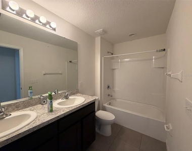 7572 Tuscan Bay Circle - Photo Thumbnail 11