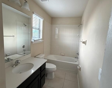 15213 Antilles Isle Lane - Photo Thumbnail 13