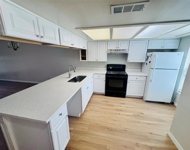 5151 Gainsville Drive - Photo Thumbnail 3