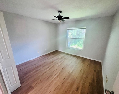 5151 Gainsville Drive - Photo Thumbnail 9