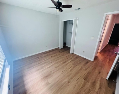5151 Gainsville Drive - Photo Thumbnail 15