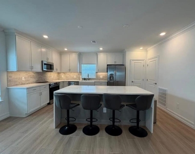 1523 W Chestnut Street - Photo Thumbnail 1