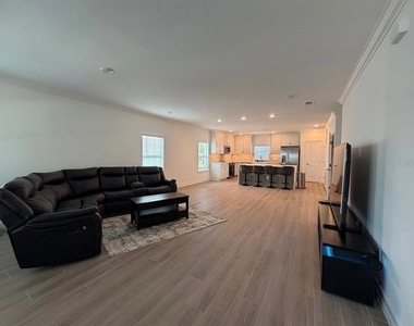 1523 W Chestnut Street - Photo Thumbnail 4