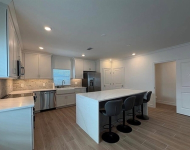 1523 W Chestnut Street - Photo Thumbnail 3
