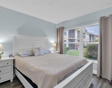 6210 Sun Boulevard - Photo Thumbnail 18