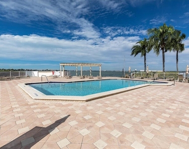 6210 Sun Boulevard - Photo Thumbnail 30