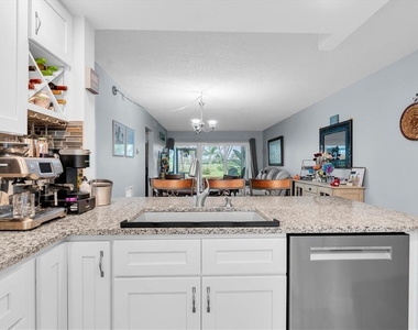 6210 Sun Boulevard - Photo Thumbnail 7