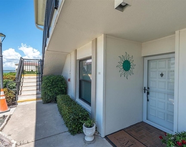 6210 Sun Boulevard - Photo Thumbnail 2