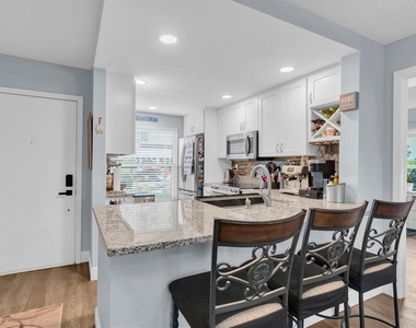 6210 Sun Boulevard - Photo Thumbnail 4