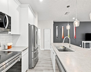 2144 43rd Terrace N - Photo Thumbnail 8