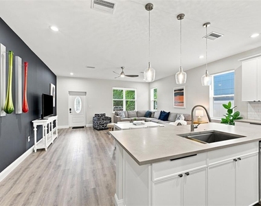 2144 43rd Terrace N - Photo Thumbnail 10