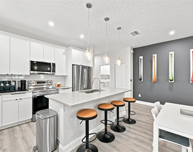 2144 43rd Terrace N - Photo Thumbnail 7