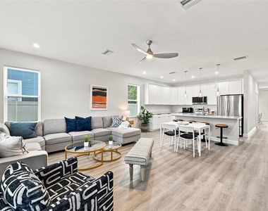 2144 43rd Terrace N - Photo Thumbnail 4