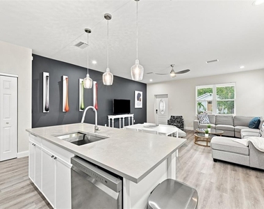 2144 43rd Terrace N - Photo Thumbnail 9