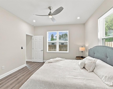 2144 43rd Terrace N - Photo Thumbnail 23