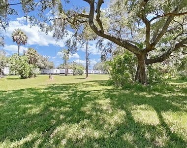 6334 Eugene Acres Lane - Photo Thumbnail 12