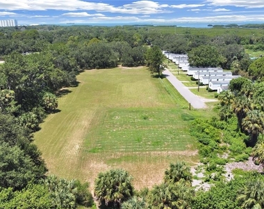 6334 Eugene Acres Lane - Photo Thumbnail 13