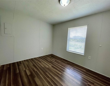 6334 Eugene Acres Lane - Photo Thumbnail 7