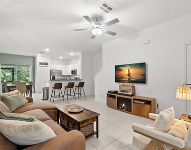 10324 Trumpet Honeysuckle Way - Photo Thumbnail 4