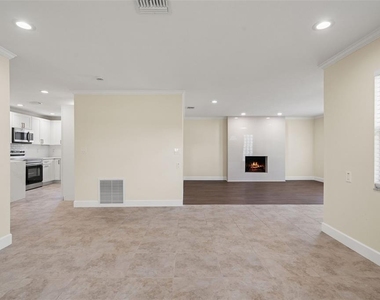 4247 Helena Street Ne - Photo Thumbnail 7