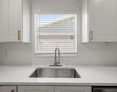 4247 Helena Street Ne - Photo Thumbnail 15