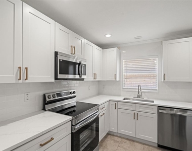 4247 Helena Street Ne - Photo Thumbnail 13