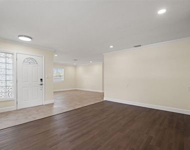 4247 Helena Street Ne - Photo Thumbnail 6