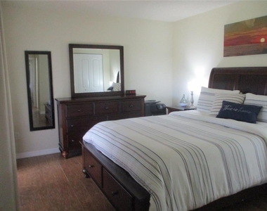 471 Insull Court - Photo Thumbnail 10