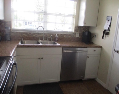 471 Insull Court - Photo Thumbnail 17