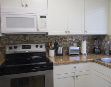 471 Insull Court - Photo Thumbnail 7